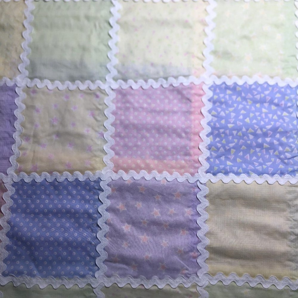 🛒 $32 Quilt Cotton Fabric 3 3/4 yards Pastel Cheater Quilt Real Rick Rack